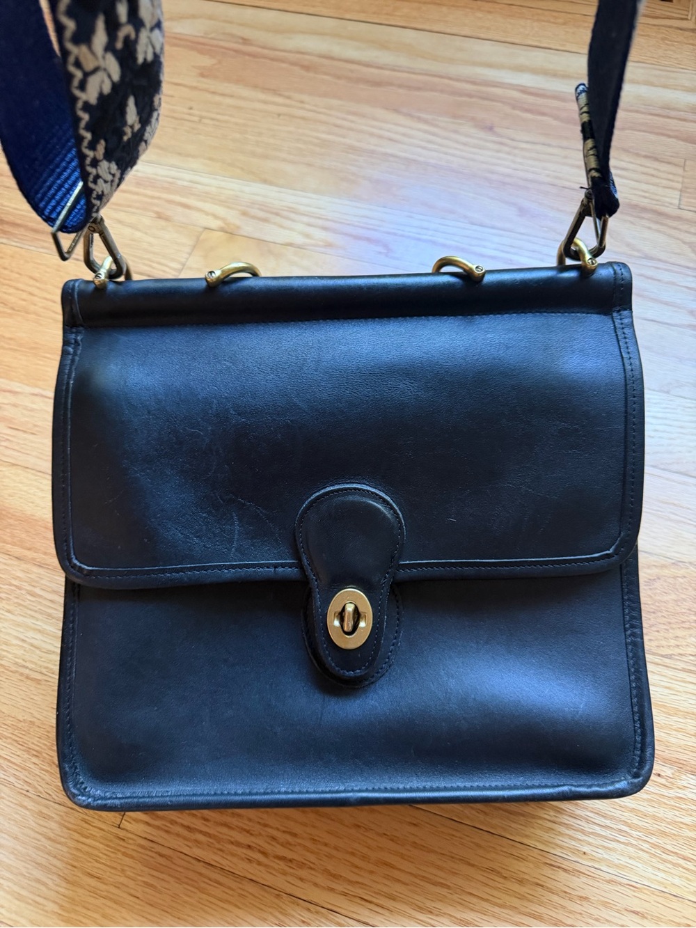 VINTAGE  Coach Black Leather Willis Crossbody Bag - Picture 4 of 10